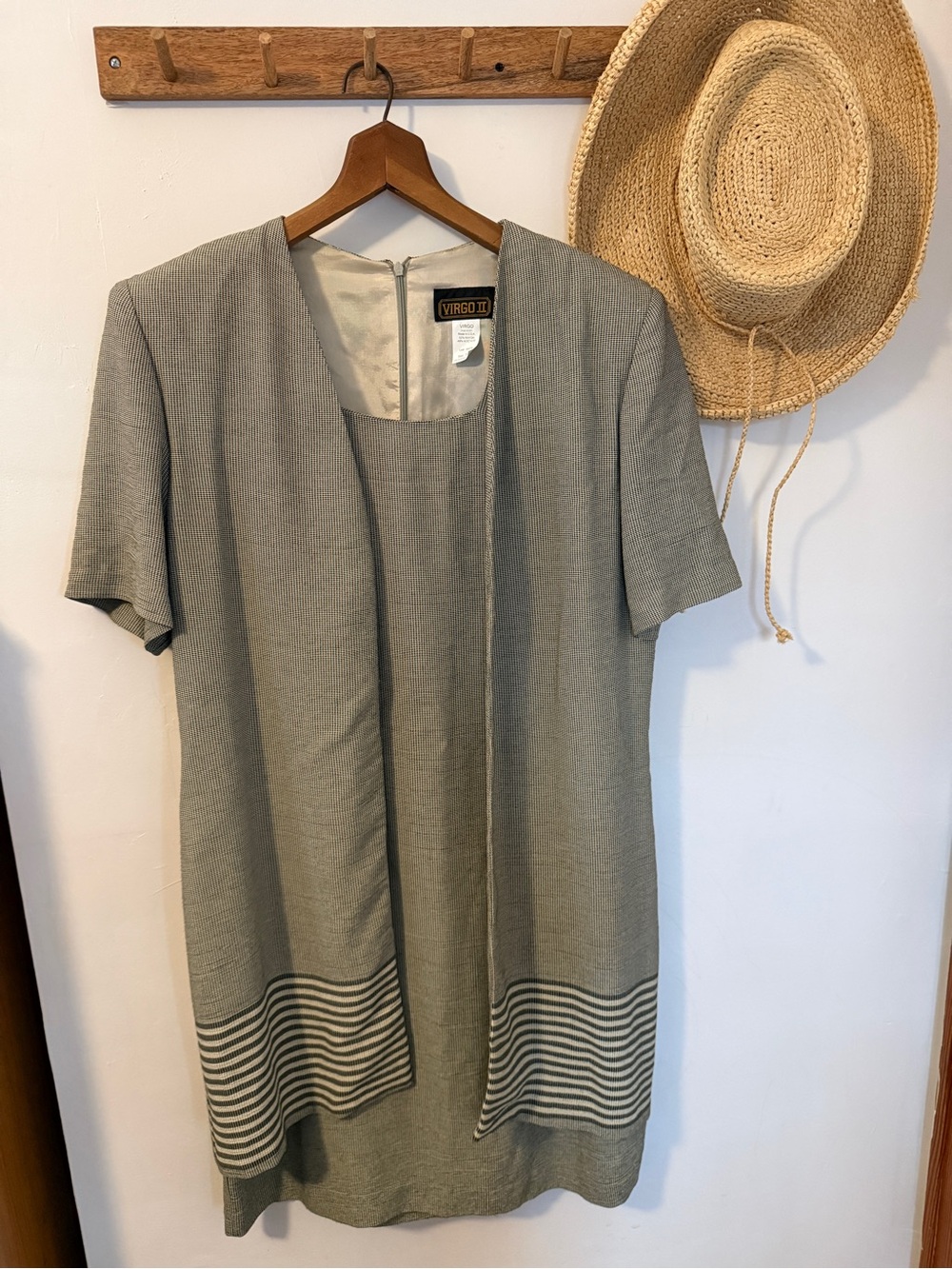 VTG Virgo 90s Gray Short-Sleeve Dress with Striped Hem